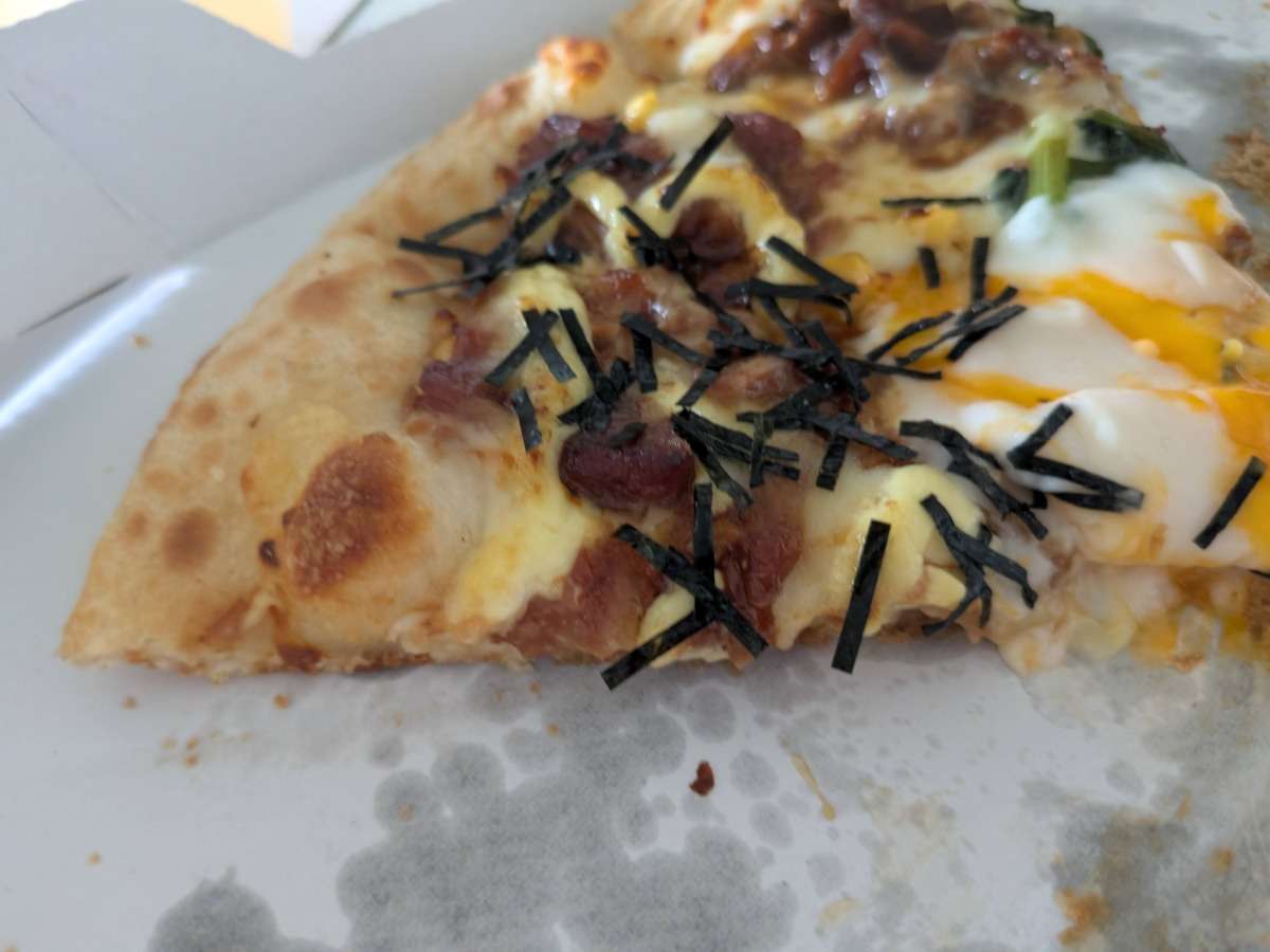 テリマヨ月見ピザの横から