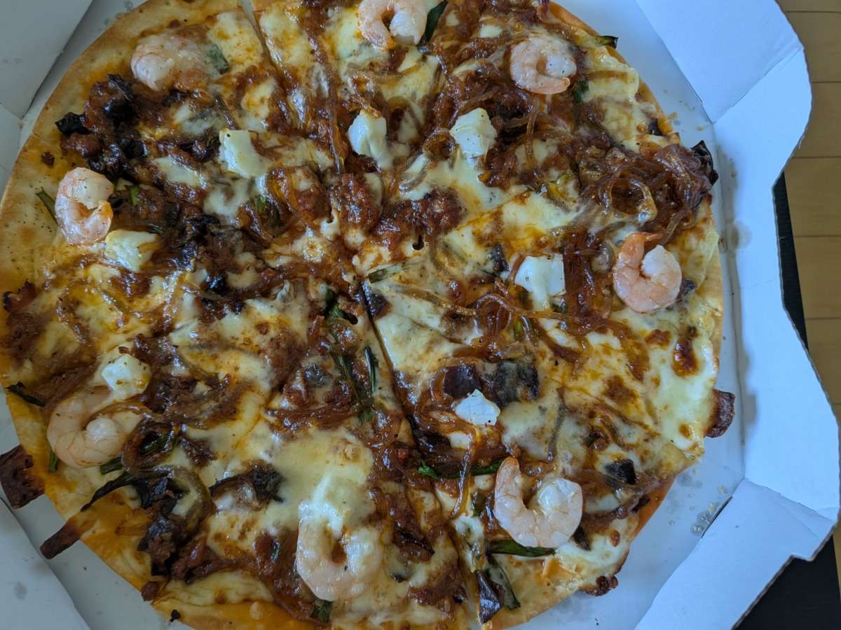 海鮮 麻辣湯ピザの味は？