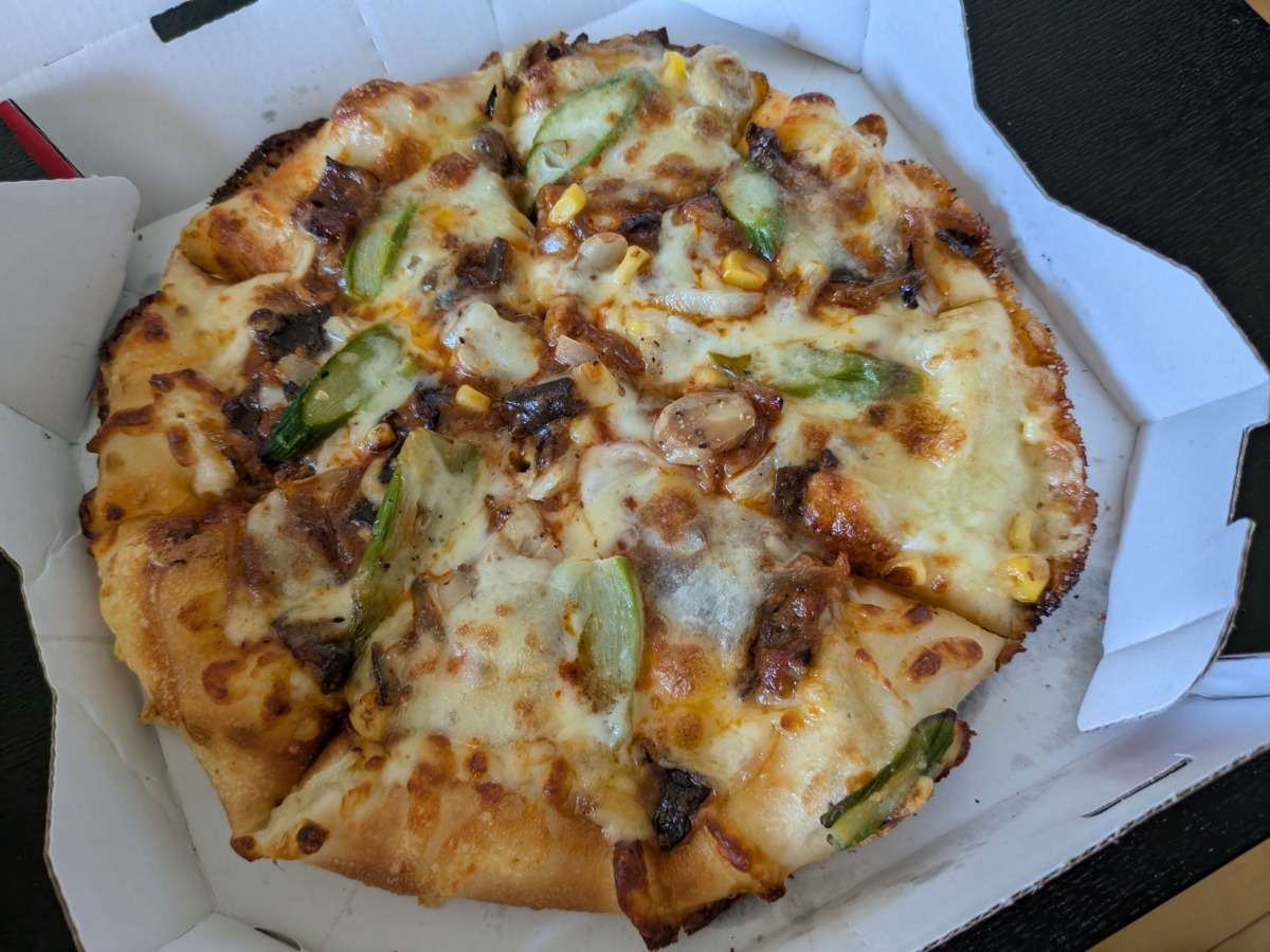 野菜 麻辣湯ピザの味は？