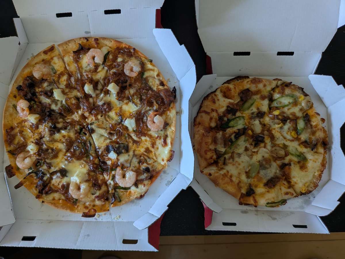 海鮮 麻辣湯ピザと野菜 麻辣湯ピザ